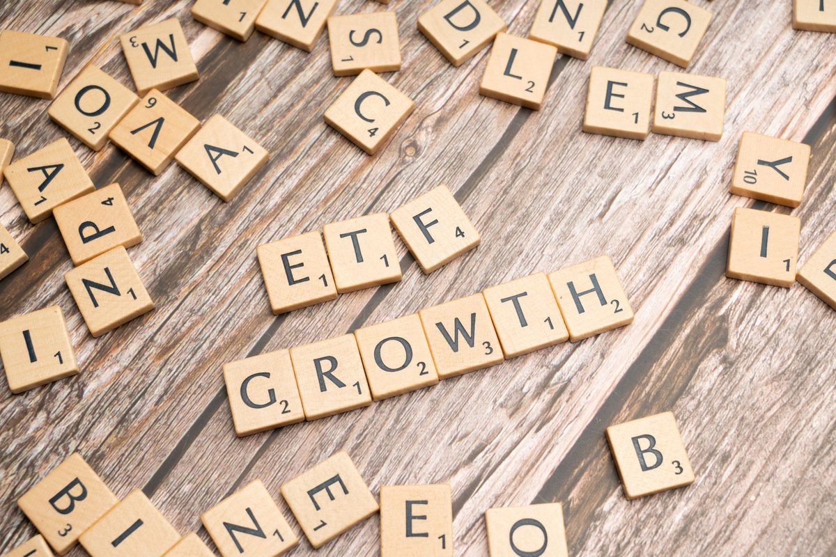 배당 성장 ETF 성과 차트와 주식시장 데이터 및 투자 대시보드